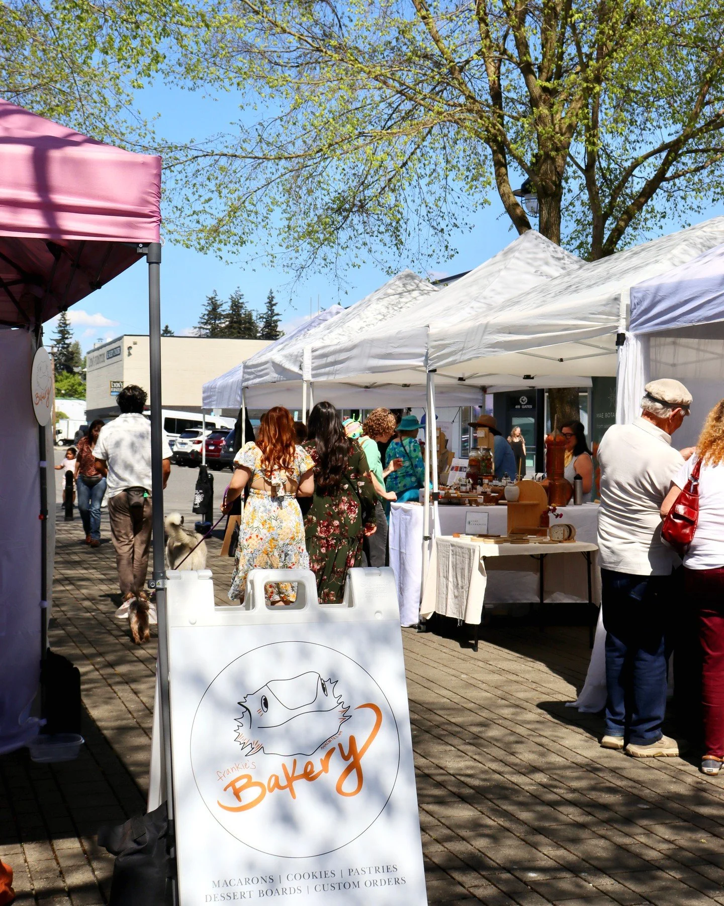 All this sunshine has us dreaming of our next market on Sunday, May 31st🌞 Mark your calendar for another day of indie-made fun at Riverwalk Park!