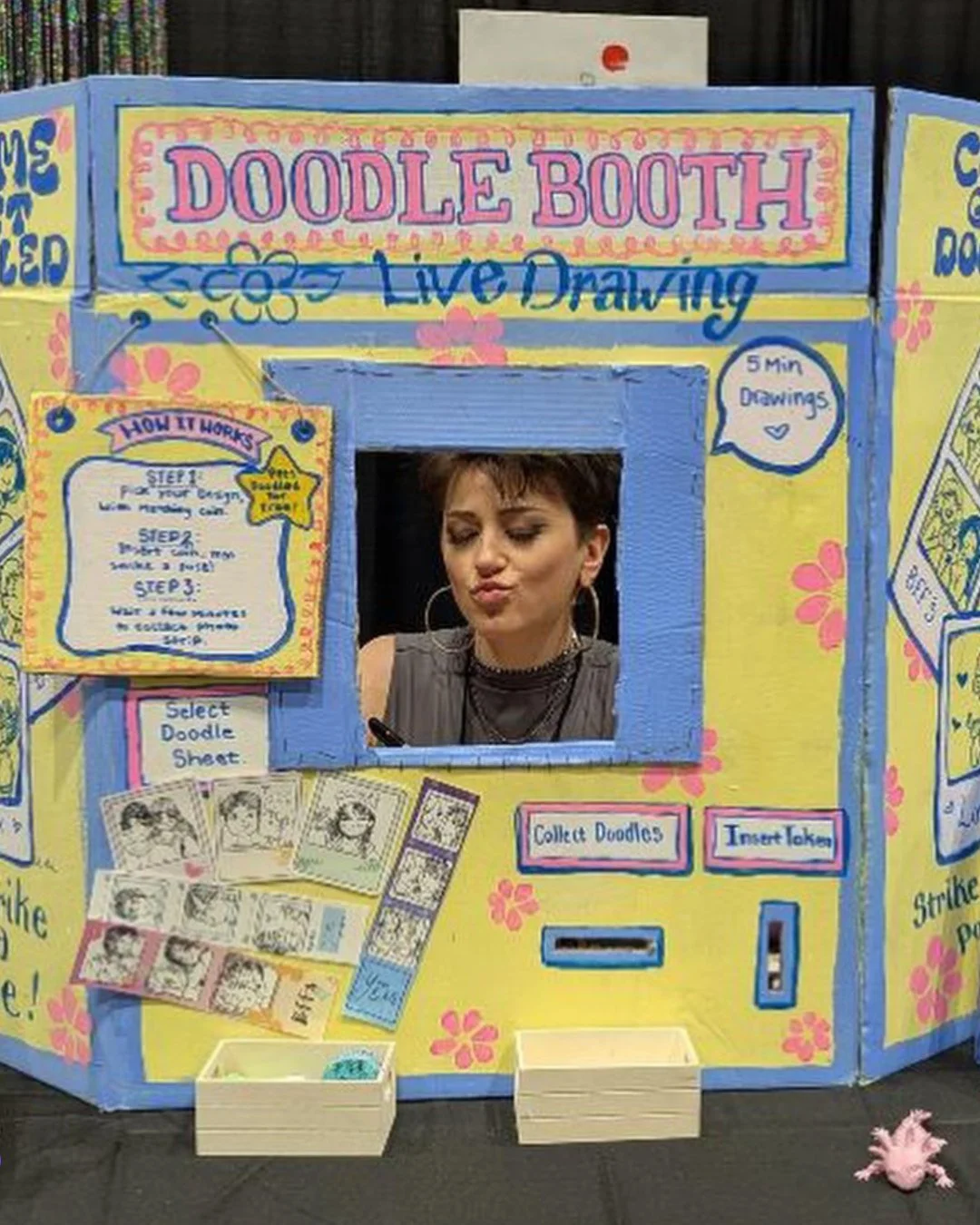 Meet the Maker🙌 Esther of @estiespopart is bringing her live drawing booth to Valley Made Market! Grab your bestie, strike a pose, and watch as Esther hand-draws your portrait on the spot leaving you with a one of a kind keepsake. ✍️ Visit the doodl