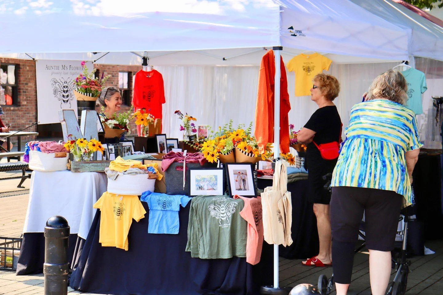 The flowers feed the bees, and the bees feed the flowers. Because of this, we get to have beautiful bouquets by @auntiemsflowers and tasty honey from @mariesbeeswa at Valley Made this August! Don't miss our next market on August 23rd from 10am-4pm at