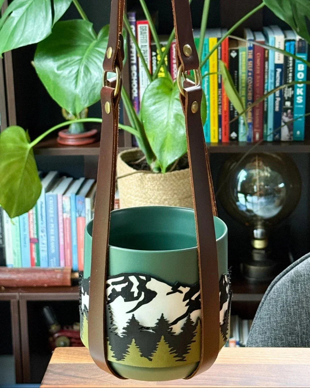 Brighten up your home with locally made goods! This month, you&rsquo;ll find leather plant hangers by @harrelsonhandcrafted, wood signs by @valleygrownhandcrafts, and woodworked treasures by @dexhorton at Valley Made.

Join us on August 23rd at River