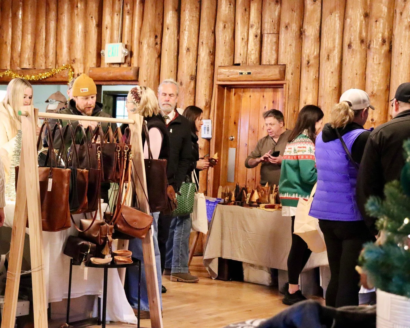 Let's gather as a community and support local makers this holiday season. Add these holiday weekends to your calendar and we'll see you there!
🌟Nov 14-15, Dec 5-6, Dec 19-20
🌟10am-4pm at Hillcrest Lodge, Mount Vernon