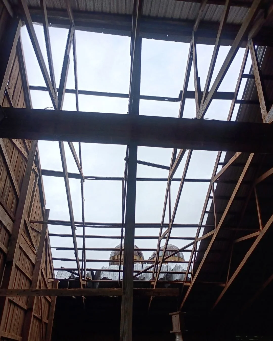 see the silos barn damage.jpg