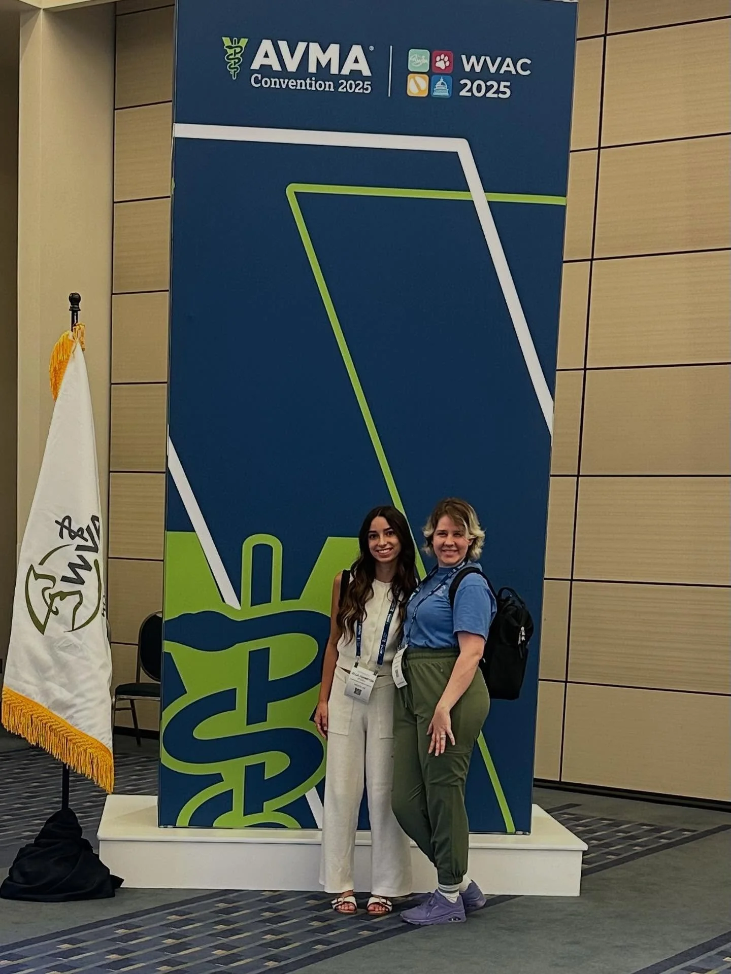 📚🐾 Continual Learning in Action! 🐾📚

We&rsquo;re so proud of our registered veterinary technicians, Sydney and Ella, who recently attended the AVMA Conference! 🙌 They took time to grow their skills, learn the latest in veterinary care, and bring
