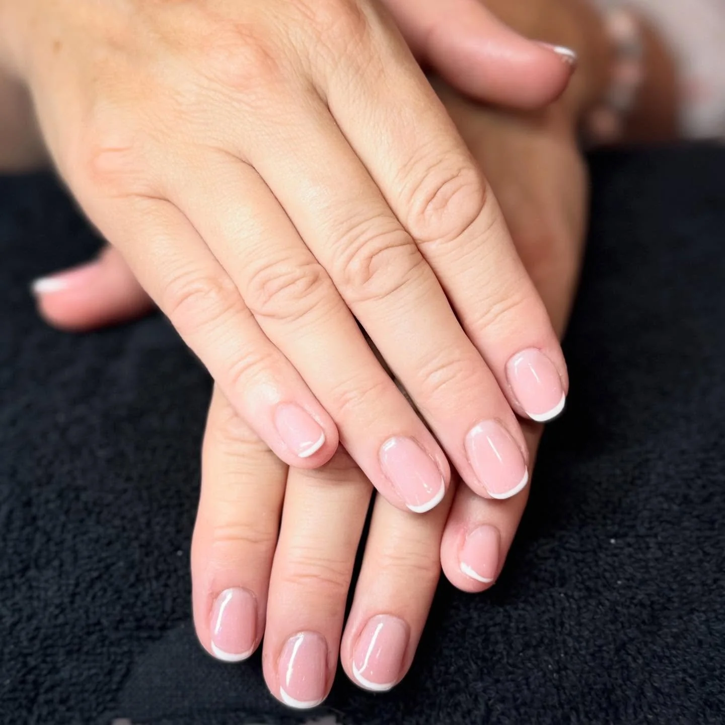 Super cute, delicate frenchies 💅🏻
Using ~ 
#inklondon signature glitter 

🤍✨

#frenchmanicure #nails #wedding #nailsalons #hairandbeauty #beautysalon #trurocornwall