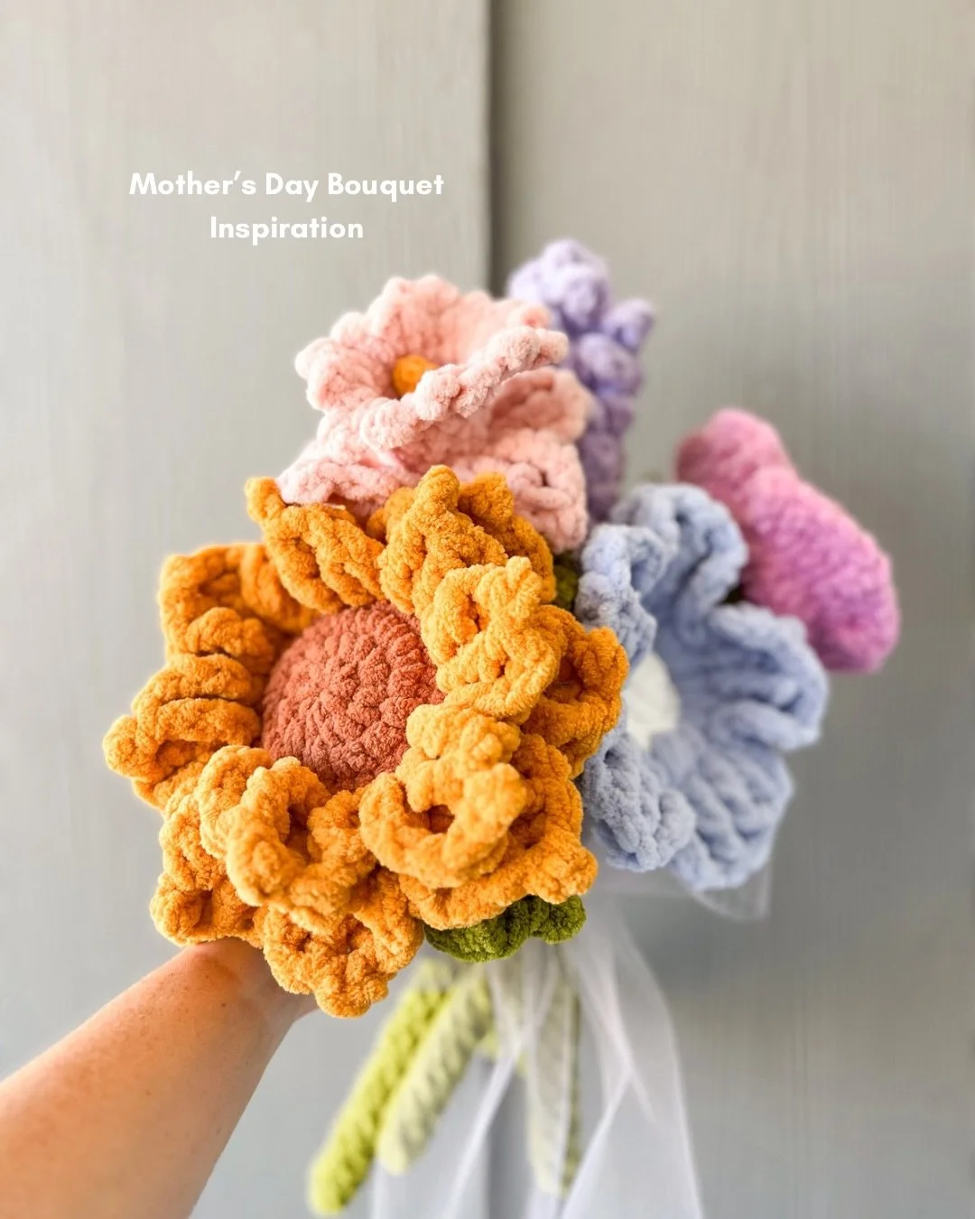 Day 3 of Mother&rsquo;s Day bouquet inspiration. 💜

This one is definitely my new favorite! 🤩 Can&rsquo;t get over these gorgeous colors together. Make sure you check the last slide to see what colors I used from @mamamademinis &amp; @premieryarns 