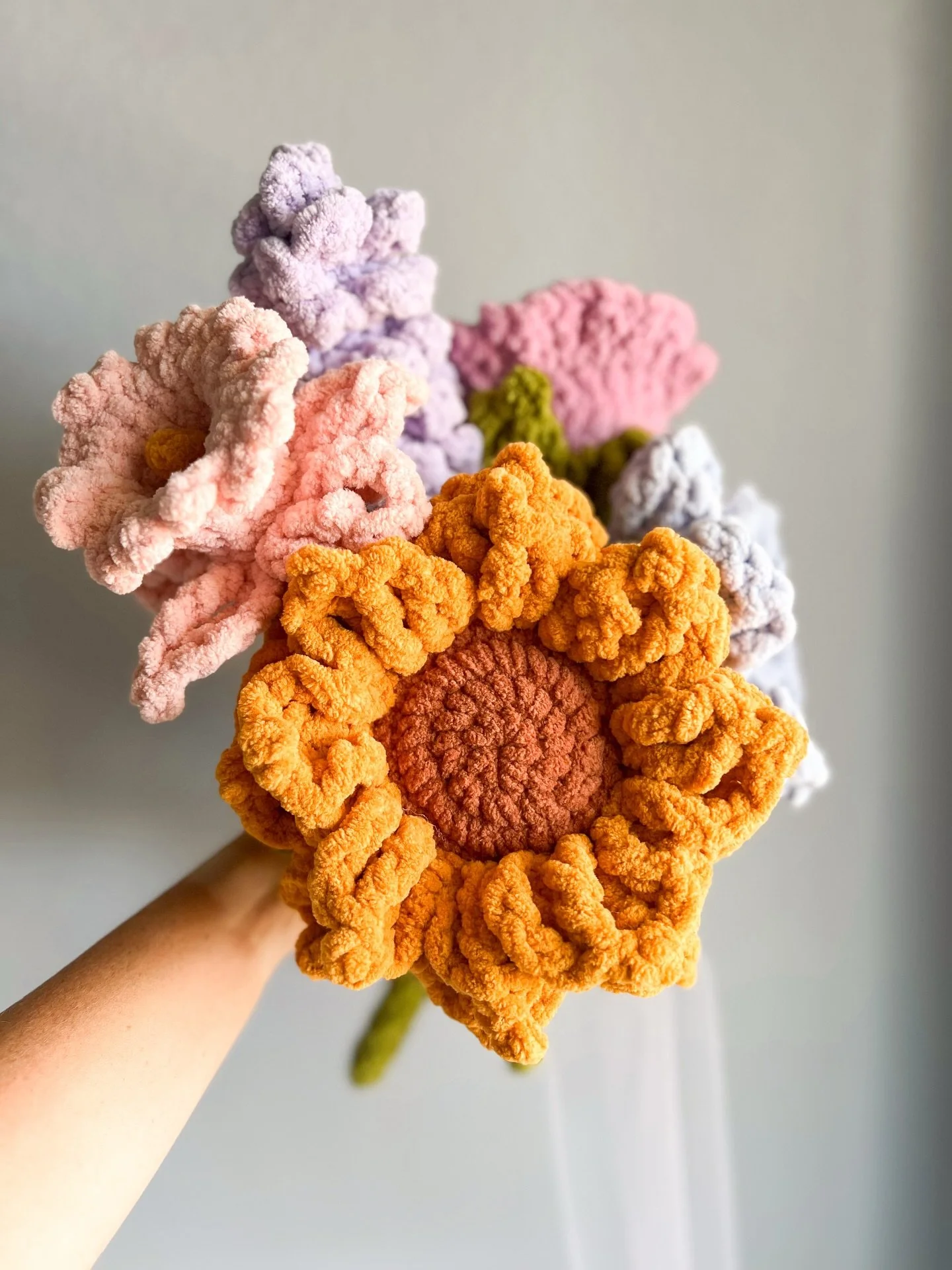 Sharing again because these flowers in this yarn is perfection. 🤩

Flower patterns by me
Yarn >> @premieryarns @mamamademinis 

#crochetflower #crochetbouquet #crochetbouquetflower #mothersdayflowers