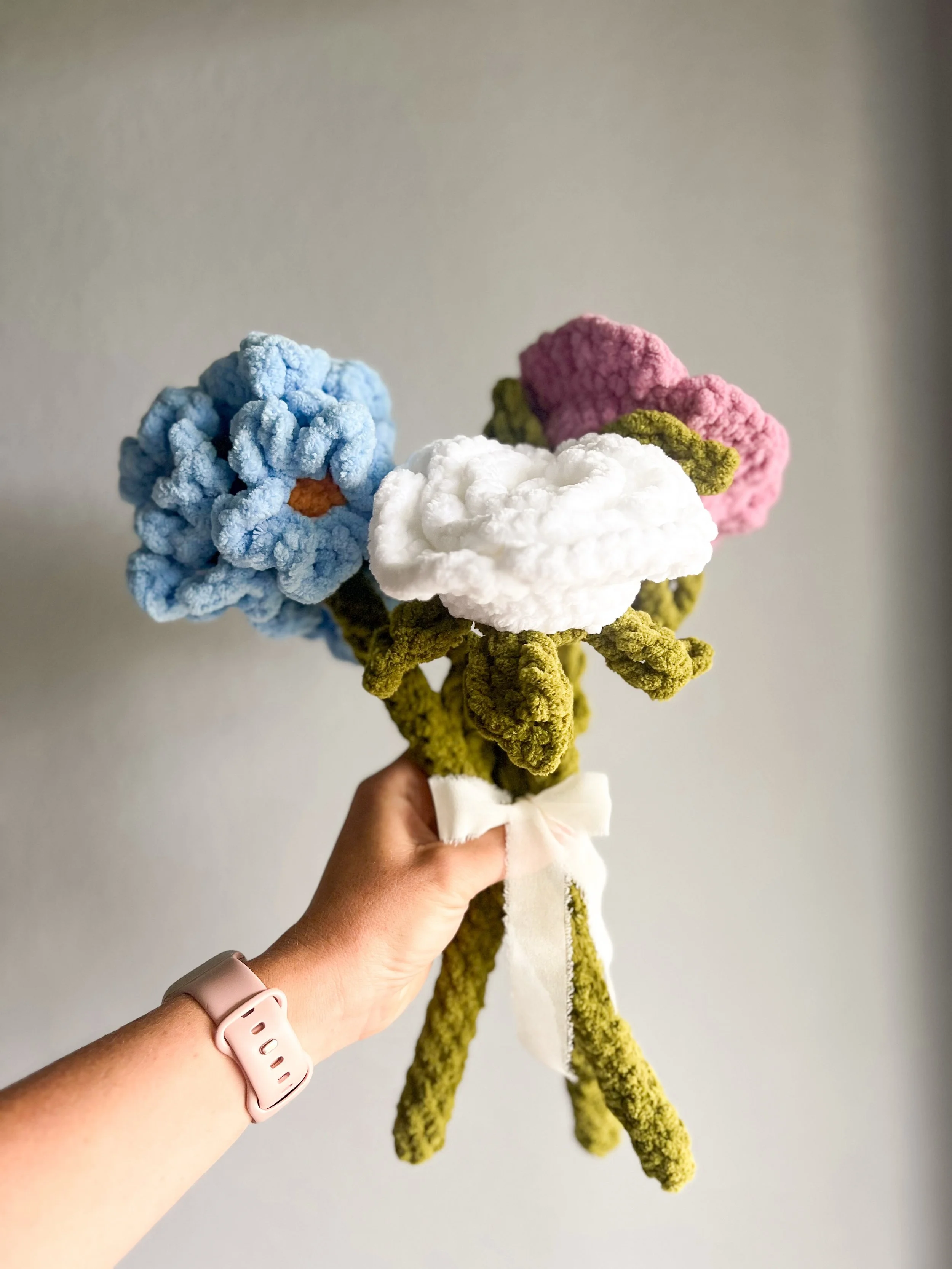 Made a Remembrance Bouquet last night to honor those who gave the ultimate sacrifice for our country. 

A red poppy is the usual symbol of military remembrance, but it&rsquo;s still on my list to design, so in the meantime some forget-me-nots and ros