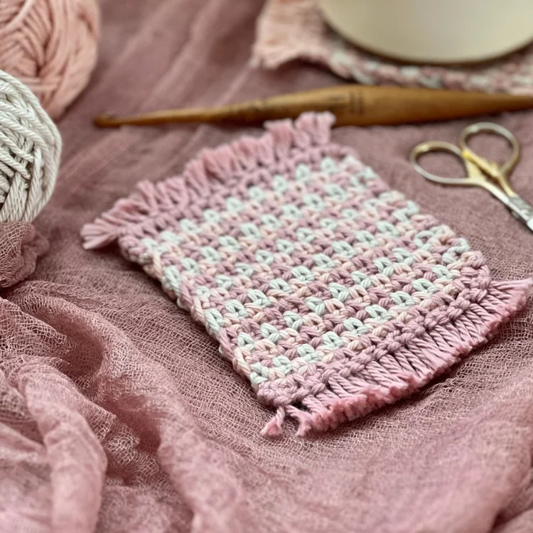 Free Crochet Pattern | The Sweetheart Mug Rug — Junebug & James