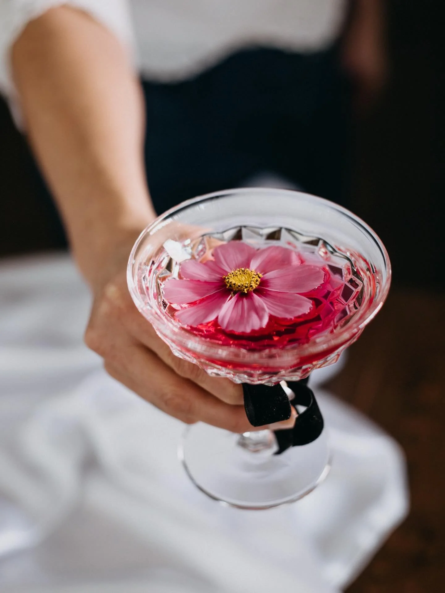 Beautiful spring vibes! Celebrate with a cute Wild Rose drink in your hand 😘

Photo @kate_simon_photo 
Glassware &amp; styling @posey.picnicsanddesigns 
Edible flower @cedarmerefarm