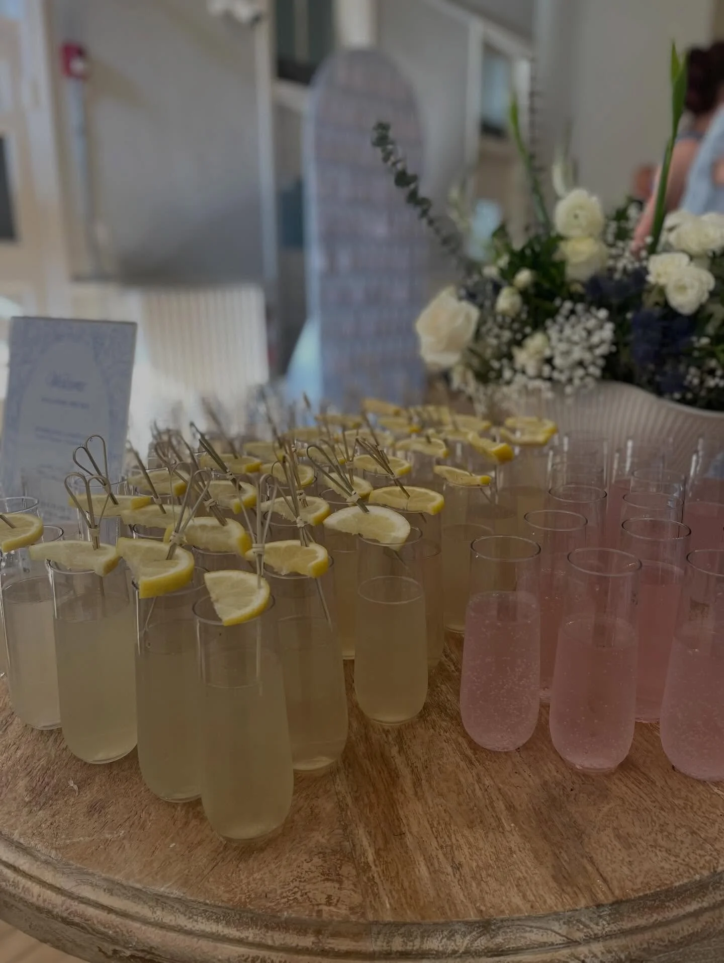 POV: your guests are greeted with this✨🥂
And drink these all night 💕

Greeted by French 75s, then lavender lemonade &amp; extra mint extra lime mojitos on the menu all night for J&amp;C 

#rvaweddings #cvillemobilebar #mobilebartender #cutedrinks🍹