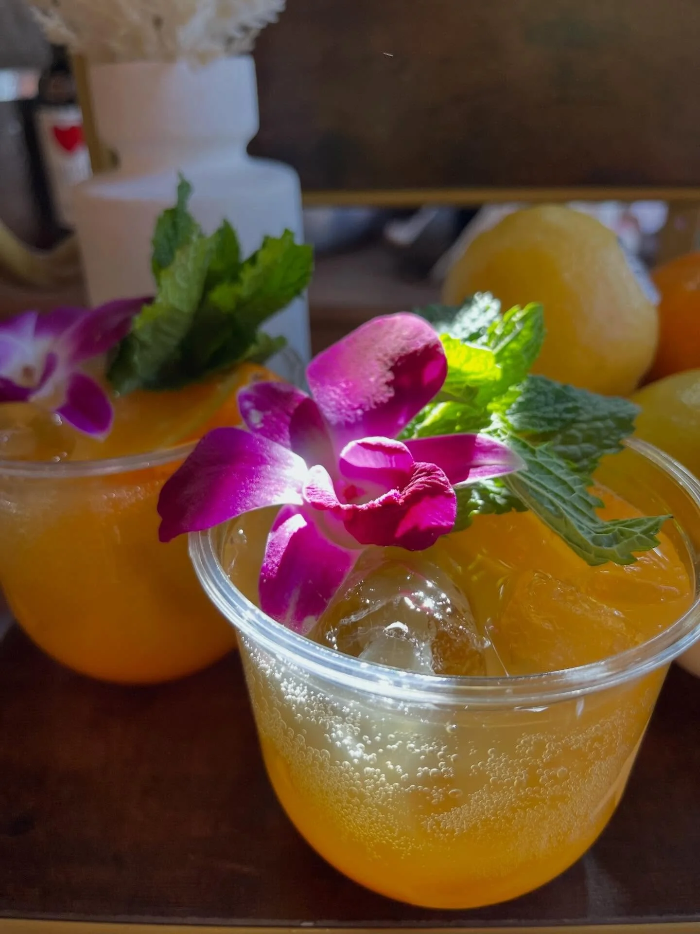 Pretty drinks hit different 🌺
Peach honeysuckle margarita served at a bar that feels like a garden party dream. 

🌸🍑 @vaughanhouse