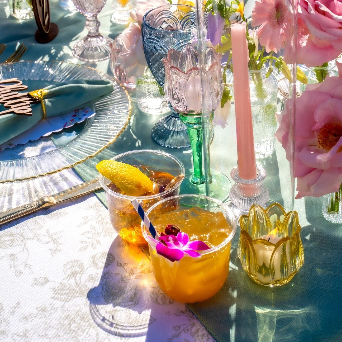 Sunshine, sparkling sips, and a table that tells your story✨🌸 A&amp;M were obviously THE vibe. 

Every detail, from the garnish to the mixer is curated to make your celebration feel as beautiful as it tastes. 

@dovelyeventplanning put together this