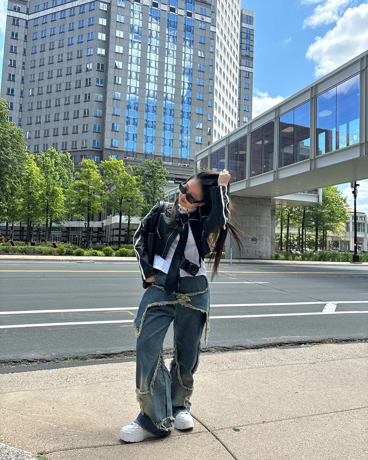 someone told me i gotta walk 

ft. thredup🖤 #thredupambassador