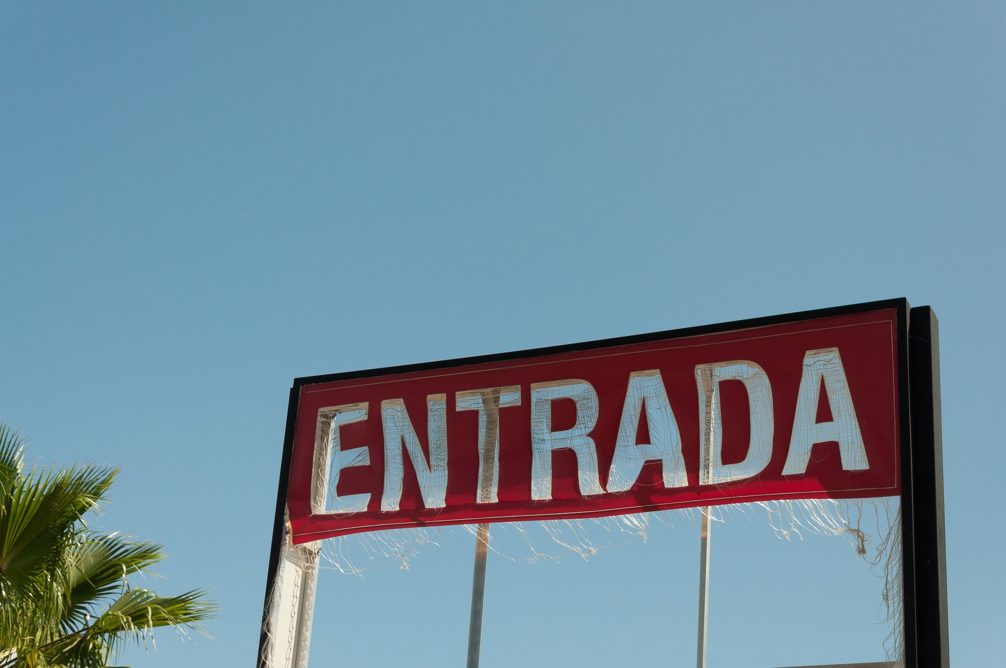 Weathered sign in espanol.