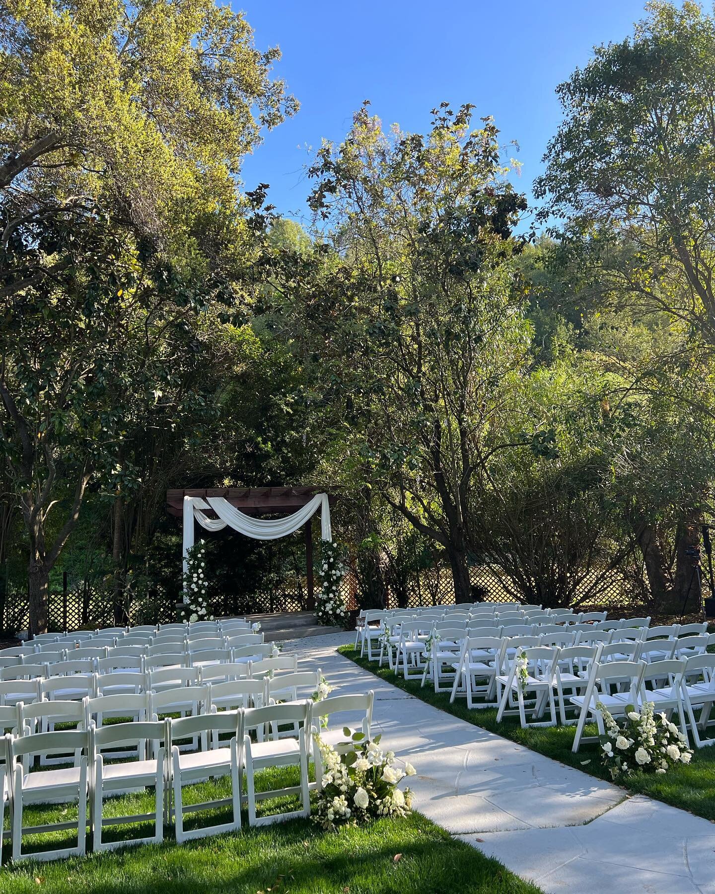 The calm. That quiet moment right after you finish the set up and right before the guests arrive. ahhh 😮&zwj;💨