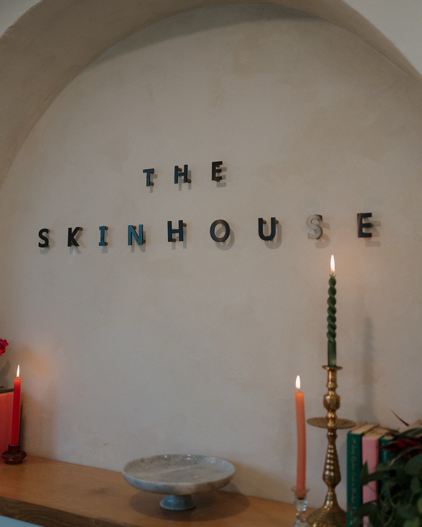 More than a spa, this space is a feeling.

A place where care, intention, and compassion live in every detail. From the moment you walk into The Skinhouse, it feels like home because every piece, every touch, and every service reflects the time and l