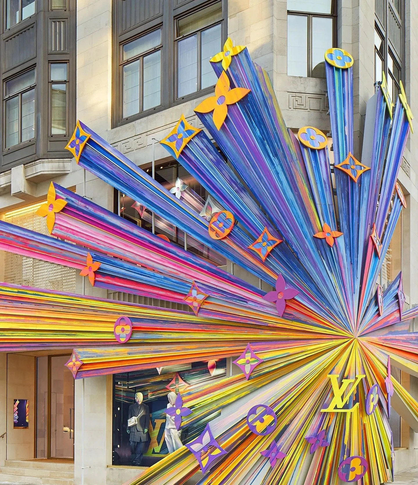 How to transform a retail space with Visual Merchandising and Art Collaborations💡

Visual merchandising has become a powerful art form, turning even the smallest retailers into vibrant, unforgettable shopping destinations. It&rsquo;s more than just 