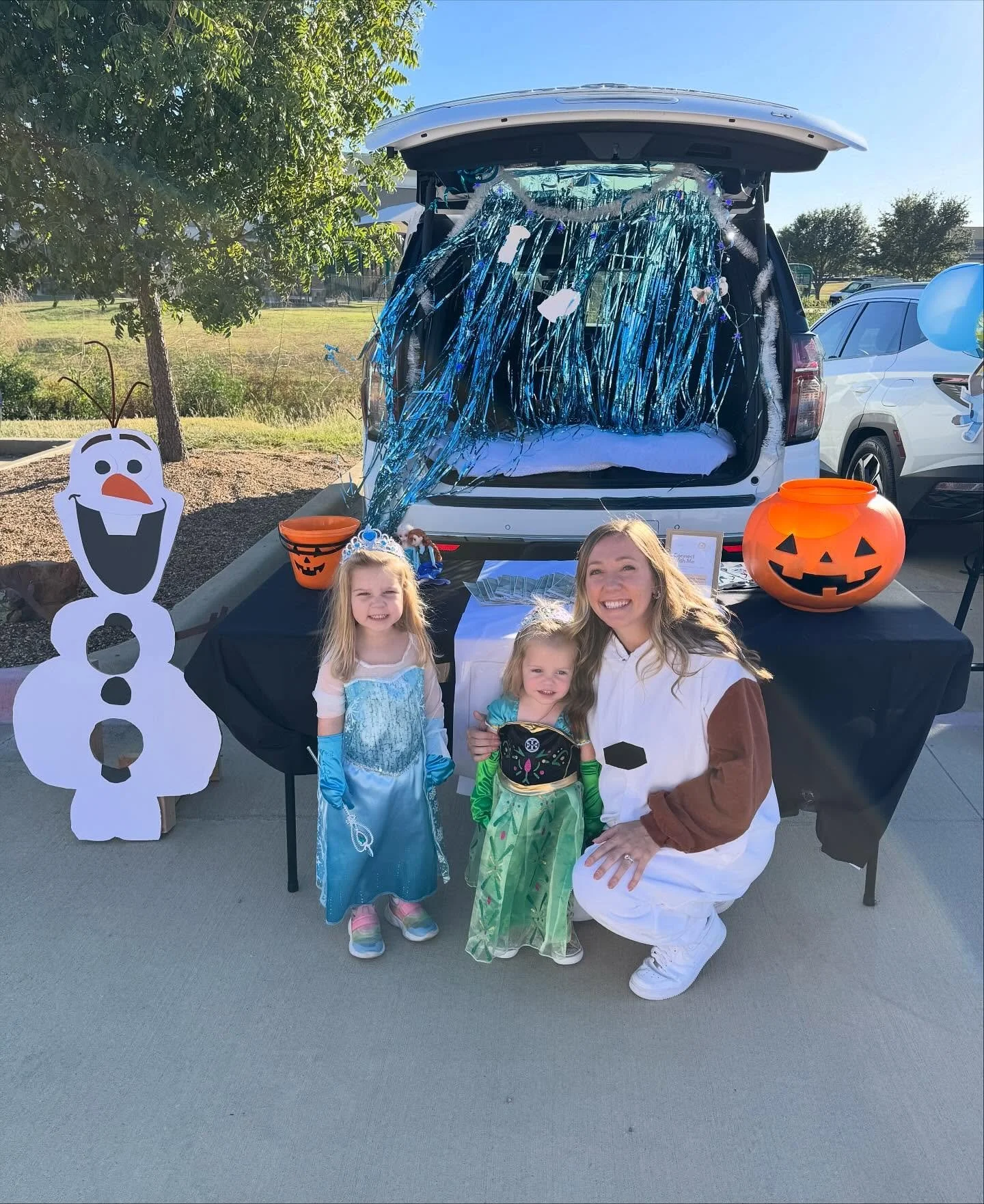 We had so much fun at our first event with LSC! Thank you to @concept.therapy for having us at your Trunk or Treat! It was so great meeting some families in our community. My girls had the best time and although we were not prepared for the wind 😅 i