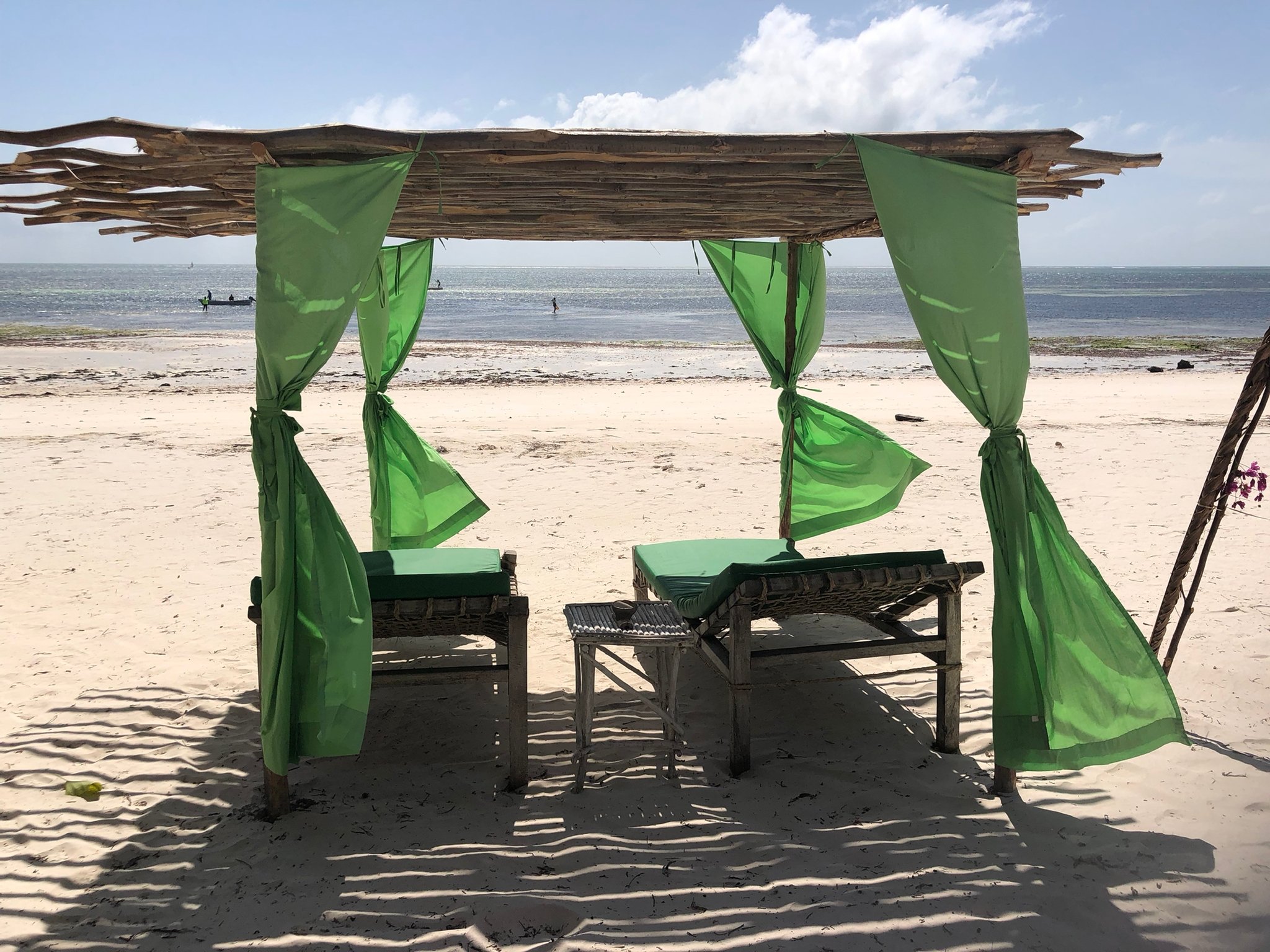 Couple sunbeds on Watamu Beach - Alfajiri House & Fishing Kenya