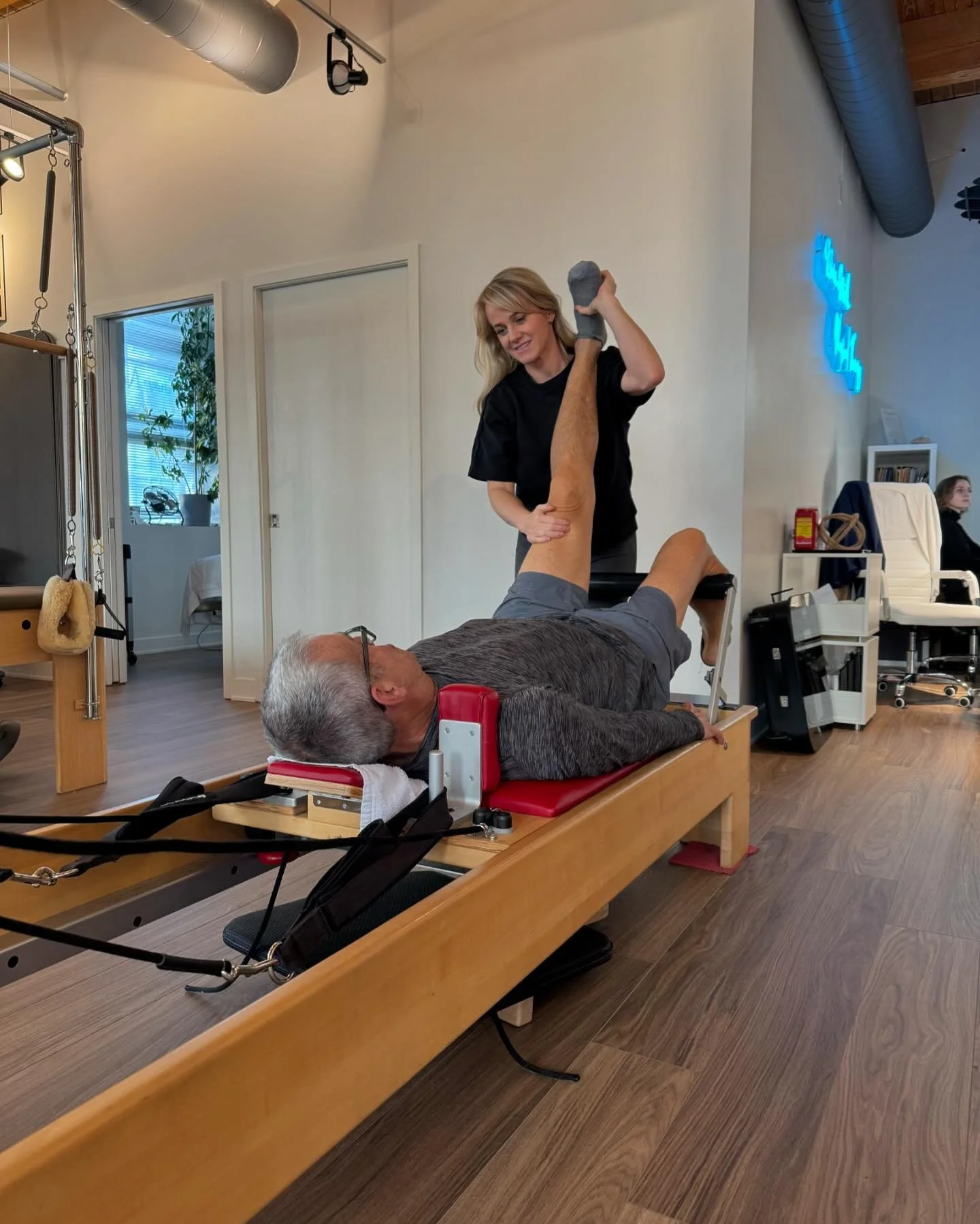 Why Pilates-based Physical Therapy? 

- improved posture 
- increased flexibility 
- improved balance 
- increased core strength 
- increased joint mobility 

just to name a few! 💪🩵