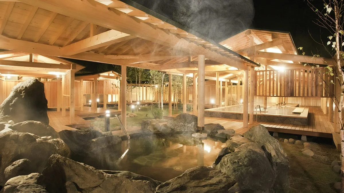 Outdoor onsen at ANA Crowne Plaza Appi Kogen