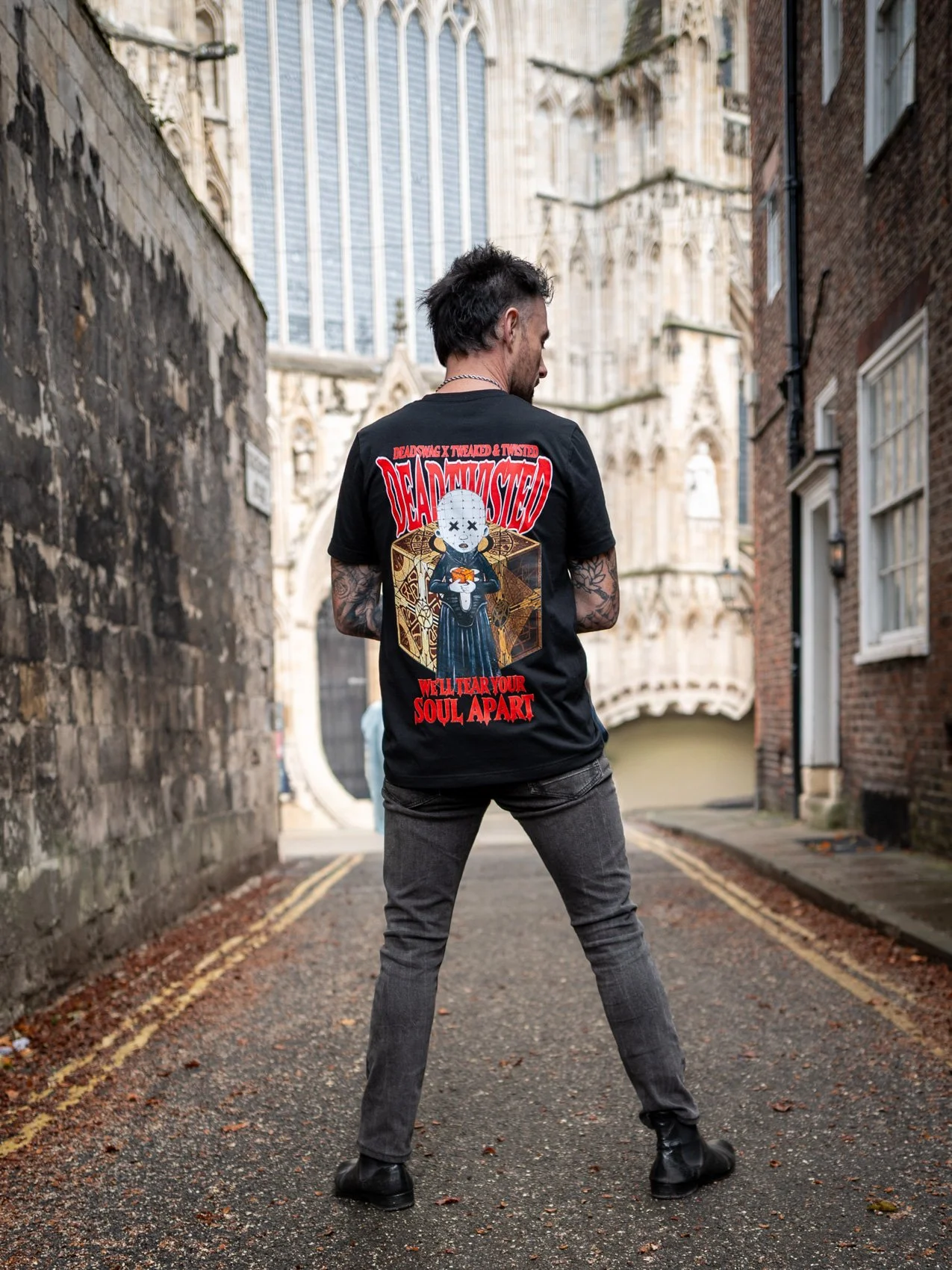 DEADTWISTED PIN HEAD TEE