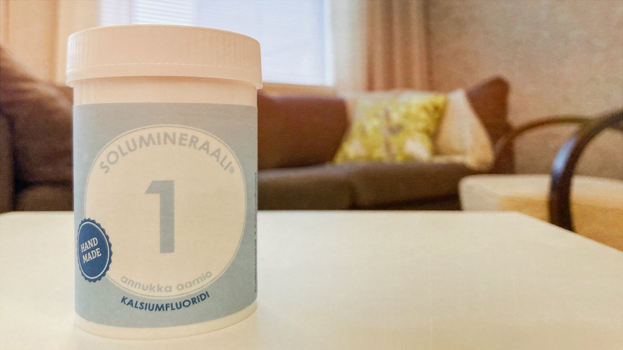 Solumineraali® 1 Kalsiumfluoridin saat Soluakatemian uudenlaisesta solumineraalikaupasta.