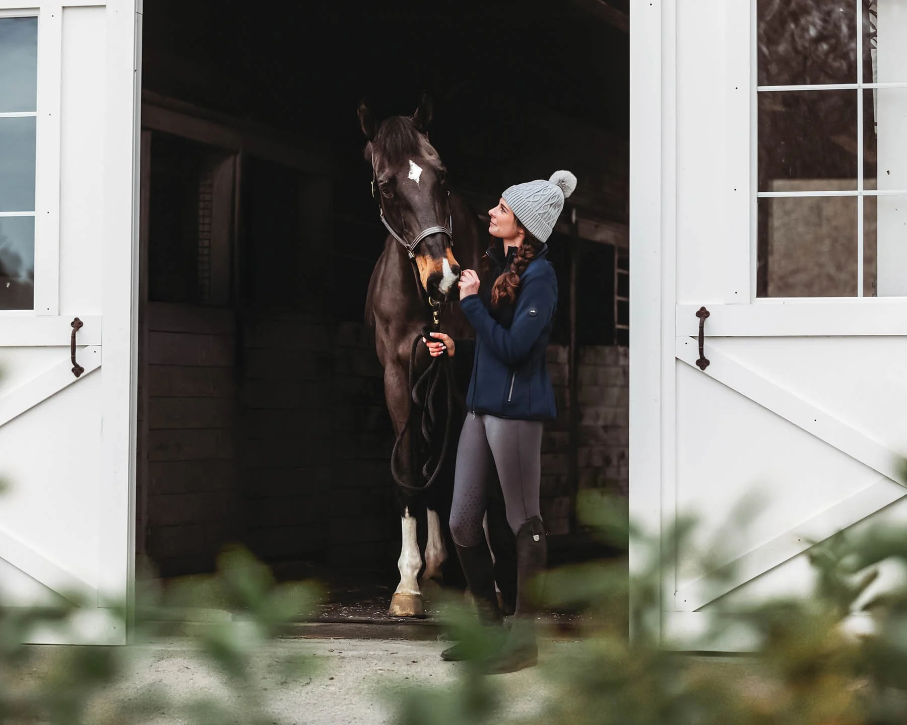 0401917795_F25_dark navy_lifestyle5_holiday 2.jpg