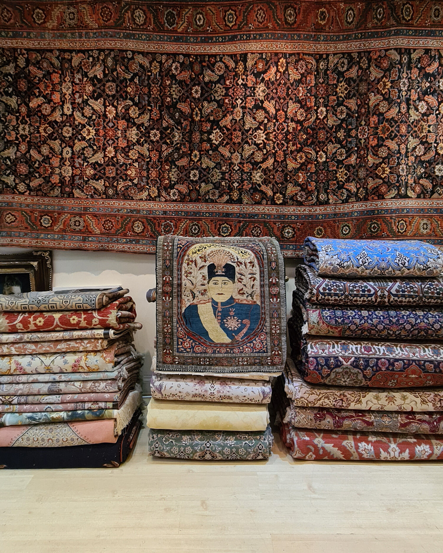 Step into a world where each rug is a masterpiece of luxury, handcrafted with the finest touch. 

Discover the artistry of handwoven wool and silk rugs. Our collection features unique rugs characterised by timeless craftsmanship, waiting to be the ce