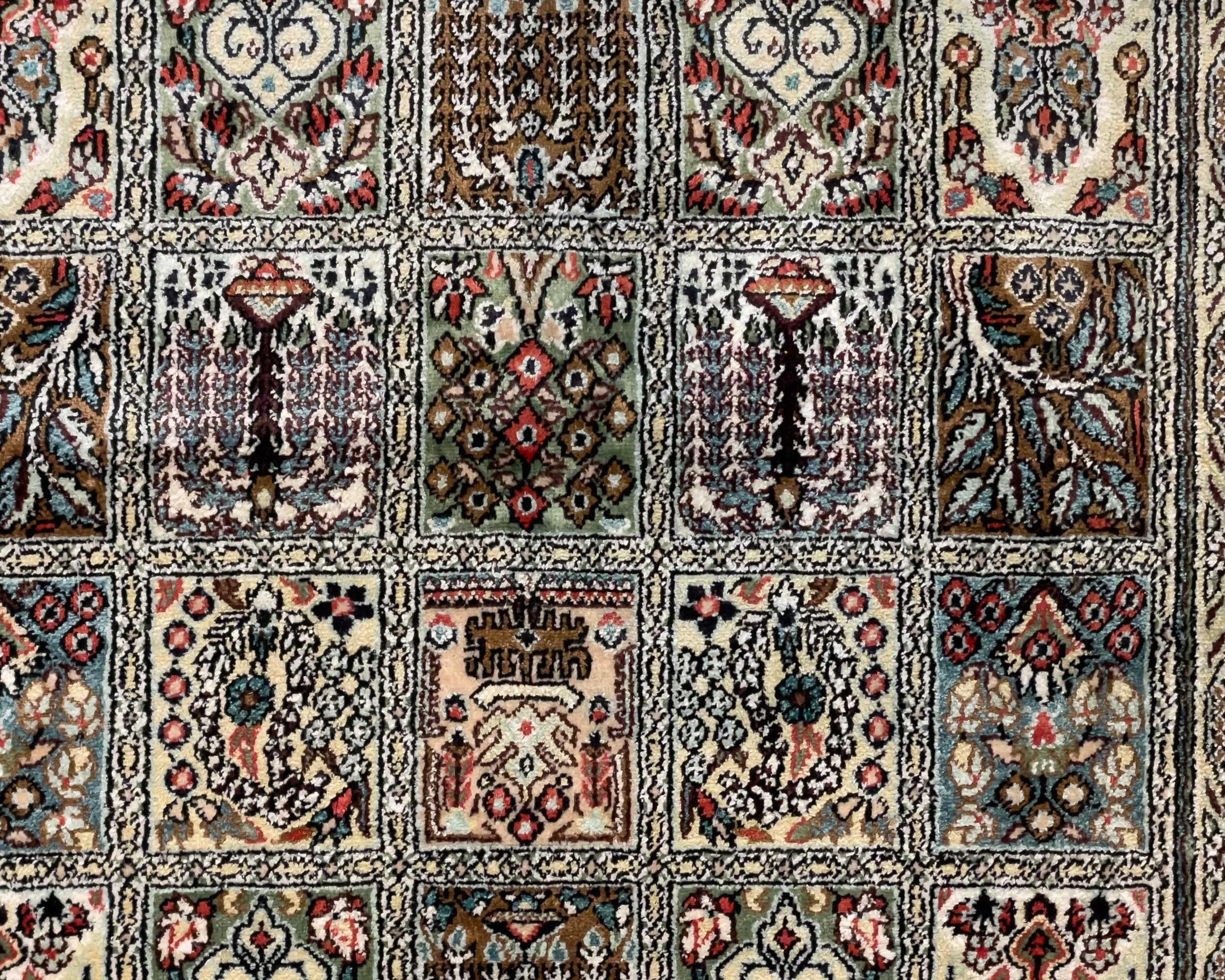 Hereke_design_rug_silk_handmade_rosewood_gallery6.jpg