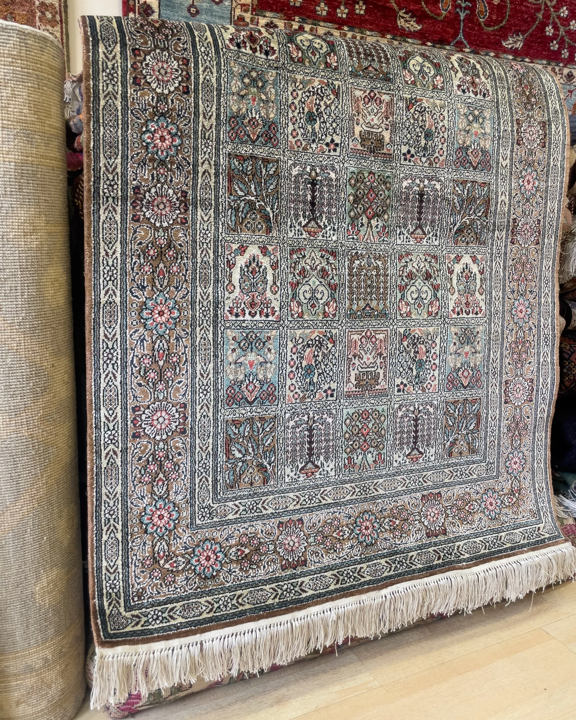 Hereke_design_rug_silk_handmade_rosewood_gallery11.jpg