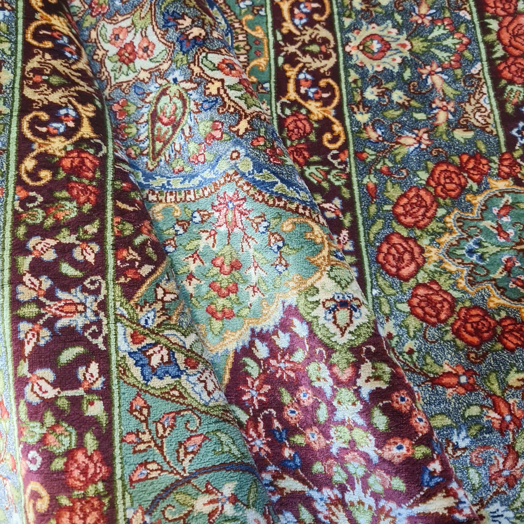 red_100%silk_qom_contemporay_y2000_detail(2).jpg
