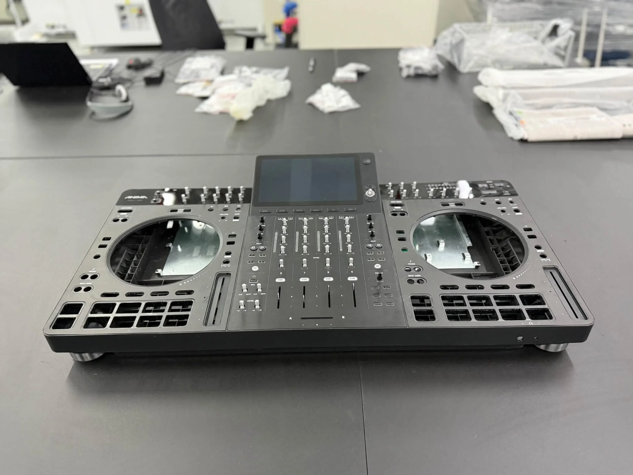 Behringer, all-in-one, Open Source, 300–400 dólares. 