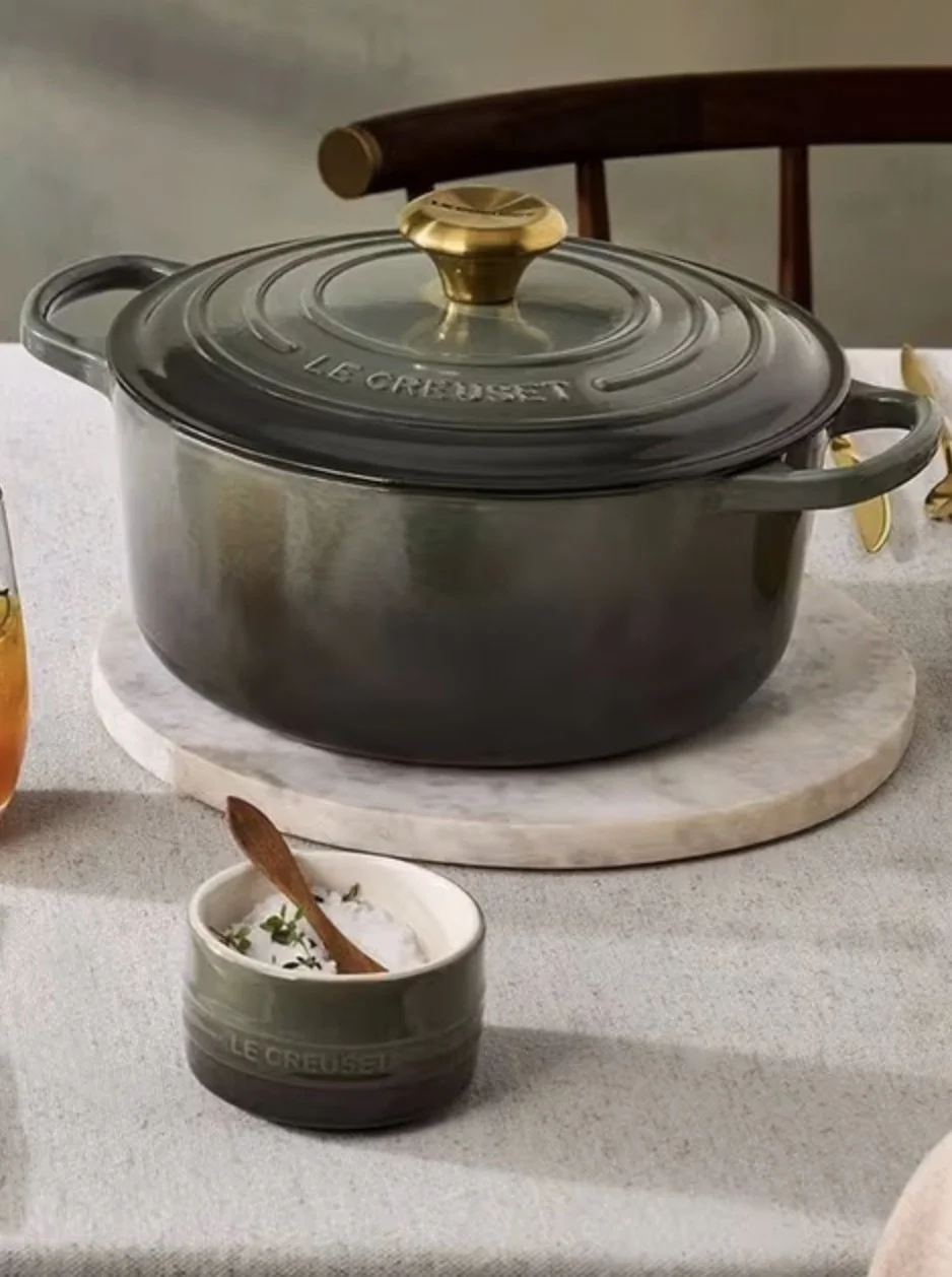 Le Cruset cast iron signature casserole