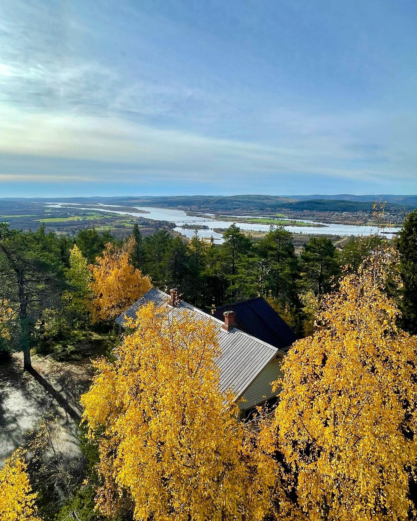 Do you want to spend your vacation in a peaceful forest environment in wonderful national landscapes, in the vicinity of versatile hiking trails and activity opportunities?

WALD Villas offers you relaxing accommodation in high-quality and personal l