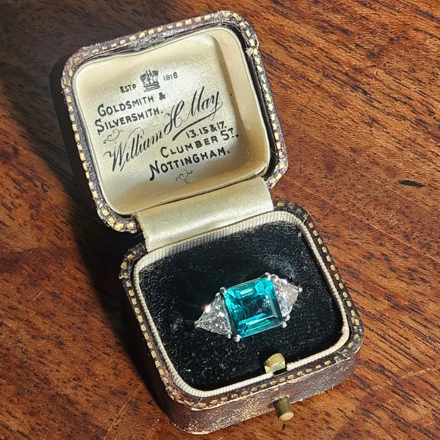 Guess the stone! This green stone with blue overtones required a bit of scientific investigation. What do you think it could be?

.
.
.
.
#antiquejewellery #isabelmurtough #gemmologist #Derbyshire