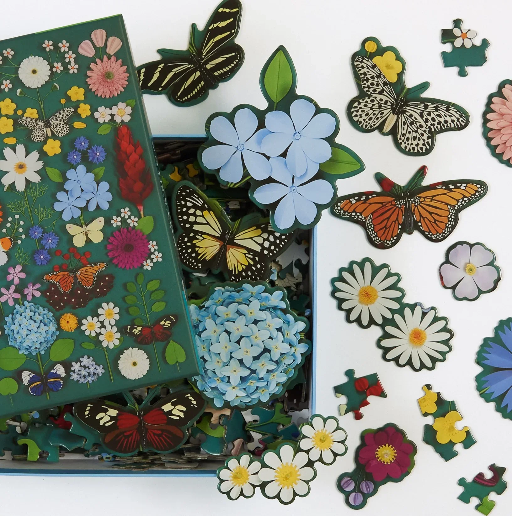 butterfly-botanica-500-piece-puzzle-with-shaped-pieces-500-piece-puzzles-diana-beltran-herrera-332143.webp