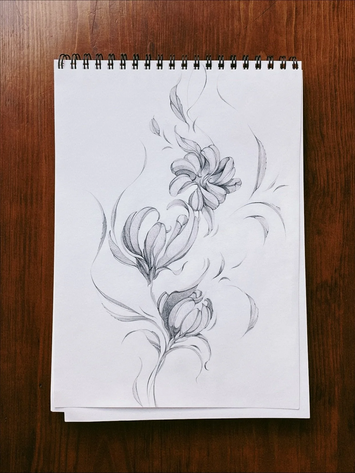 A little freehand flow moment. 🌿
No reference, just me, a pen, and a piece of paper. 🍃

I&rsquo;ve discovered a new way of texturing while drawing - Can you spot them?

#tattoodesigns#drawing#artistlife#tattooartisthh#singleneedlefinelinedelicateta