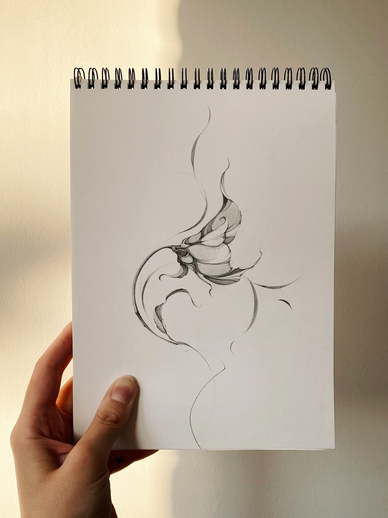 Auch in diesem Jahr 
auf dem Papier, 
in meiner art practice, 
in der Begegnung mit der Leinwand vor mir,
so pur, ehrlich und pr&auml;sent wie nur m&ouml;glich sein🤍 

#freehand#intuitivedesign#floraletattoo#finelinehamburg