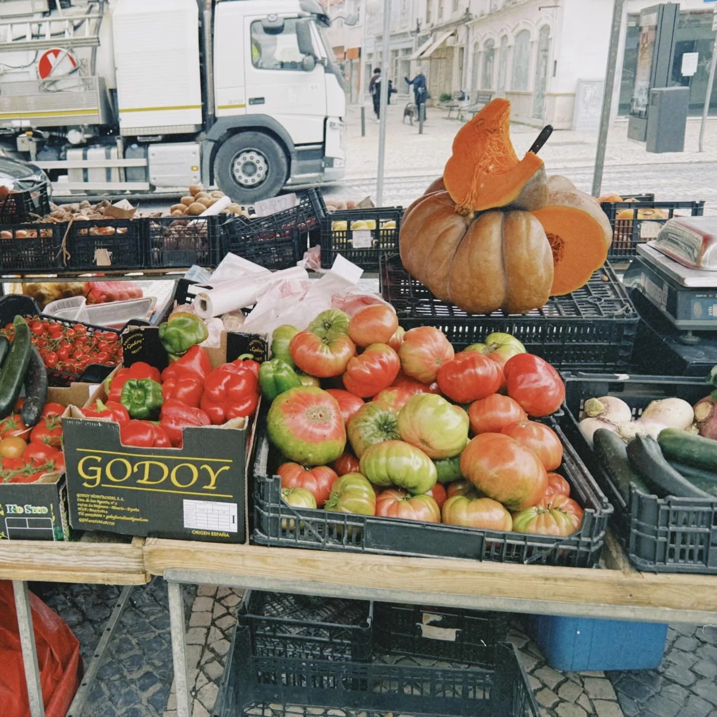 N&Atilde;O LIGO NADA AO NATAL &bull; NOS w/ @kryptonfilms &amp; @augusto_fraga_director + @pablodiez 🎄#vscocam #ignantpicoftheday #work #team #artdirection #cobracla #commercial #lisbon #portugal #art