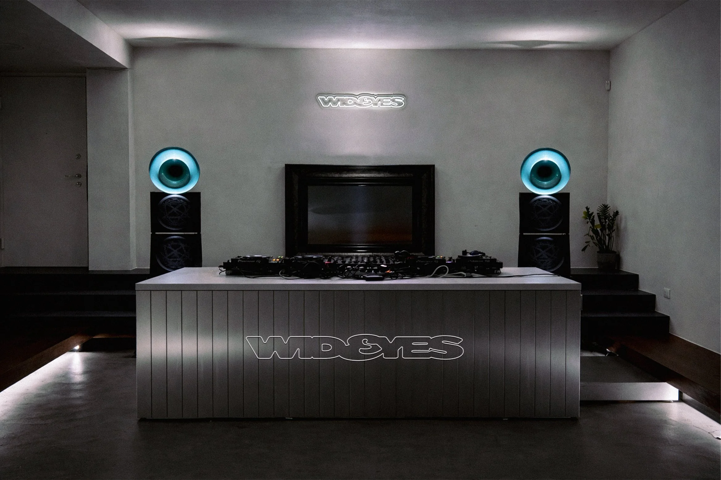 WIDEYES preview launch