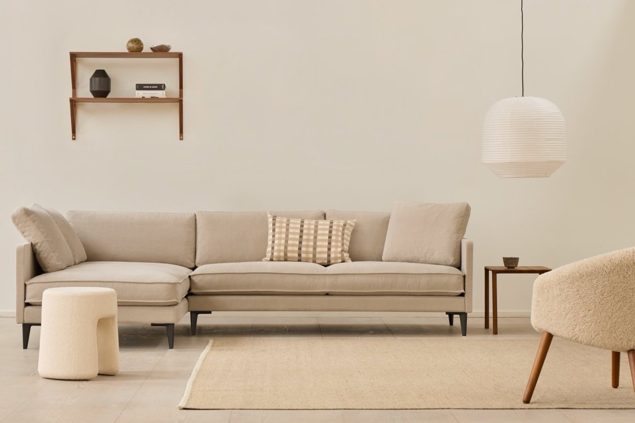 EJ295_Erik3790_Sequoia_Barnum_BMshelvesWalnut_GalleryStool_ditzelLounge_Piloti_2-2.jpg