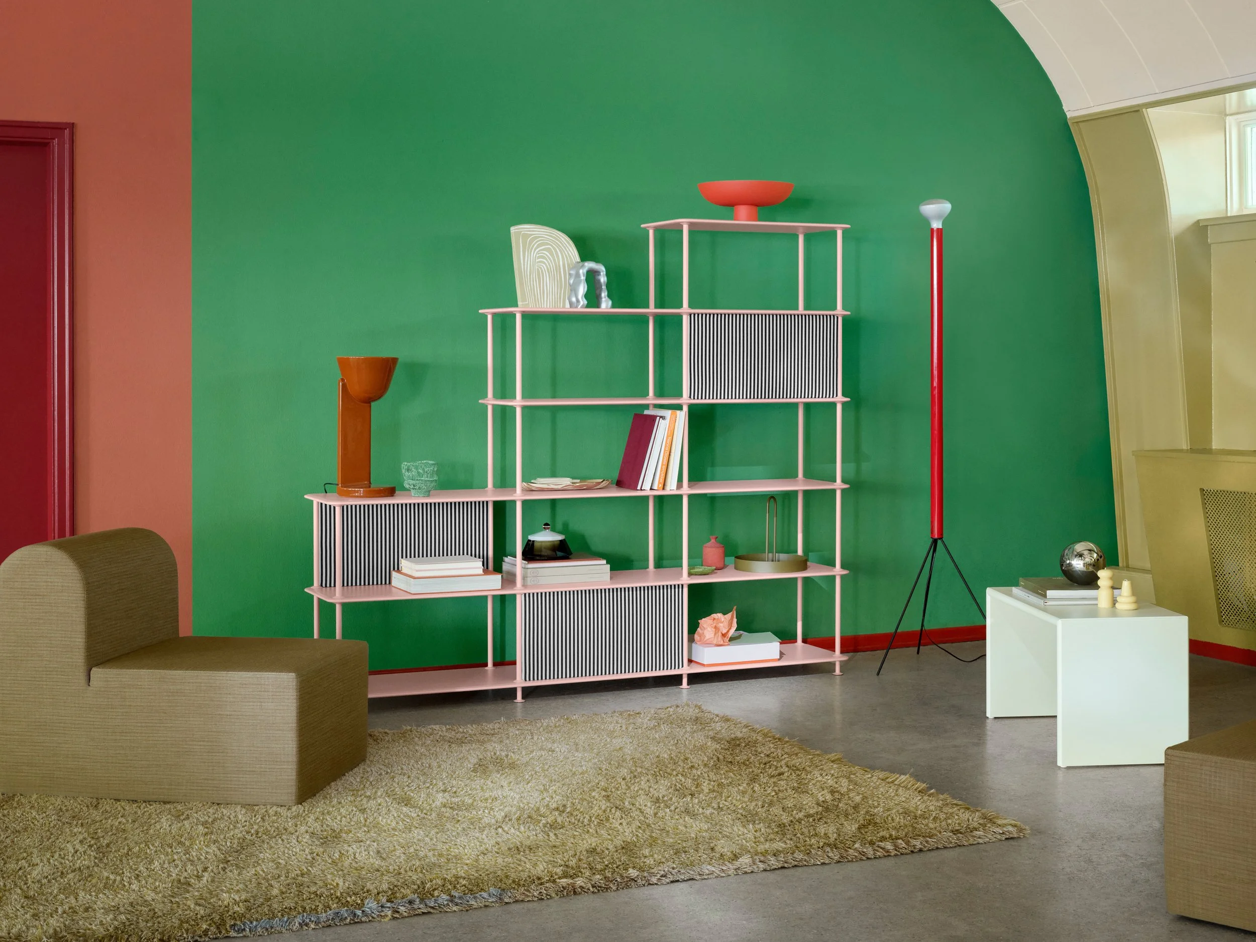 Montana_Free_Shelving_542000_Ruby_W.jpg