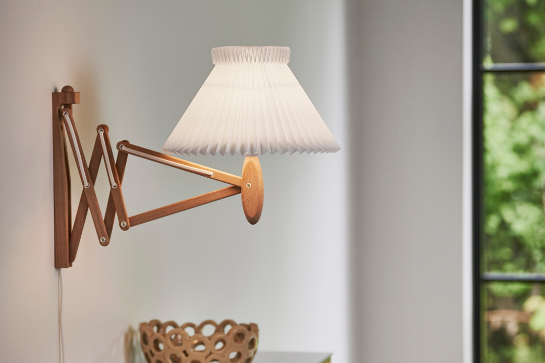 LeKlint224_Sax_wall_lamp_lightoak_lampshade6_17_lifestyle4.png