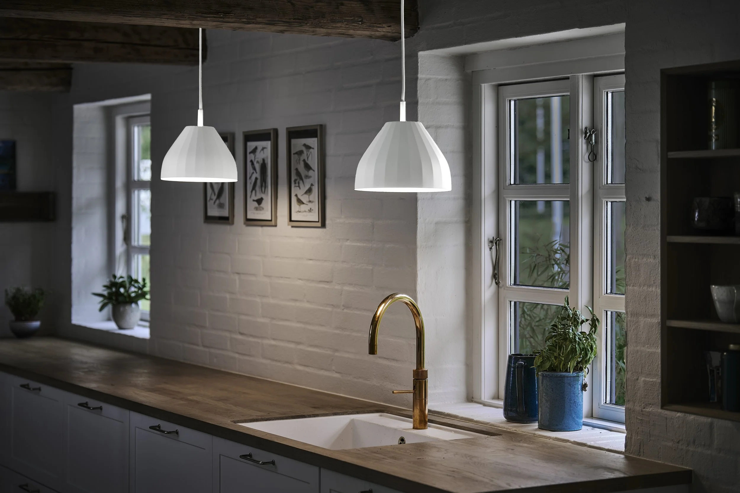 LeKlint140_Facet_pendant_white_lifestyle7.jpg