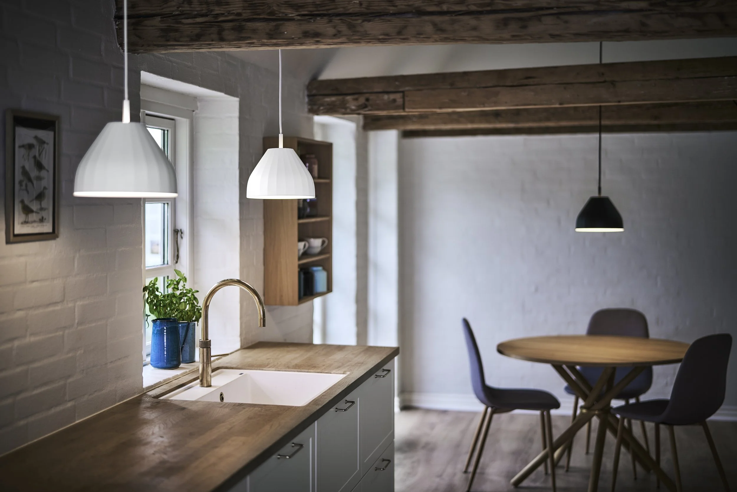 LeKlint140_Facet_pendant_black&white_lifestyle2.jpg