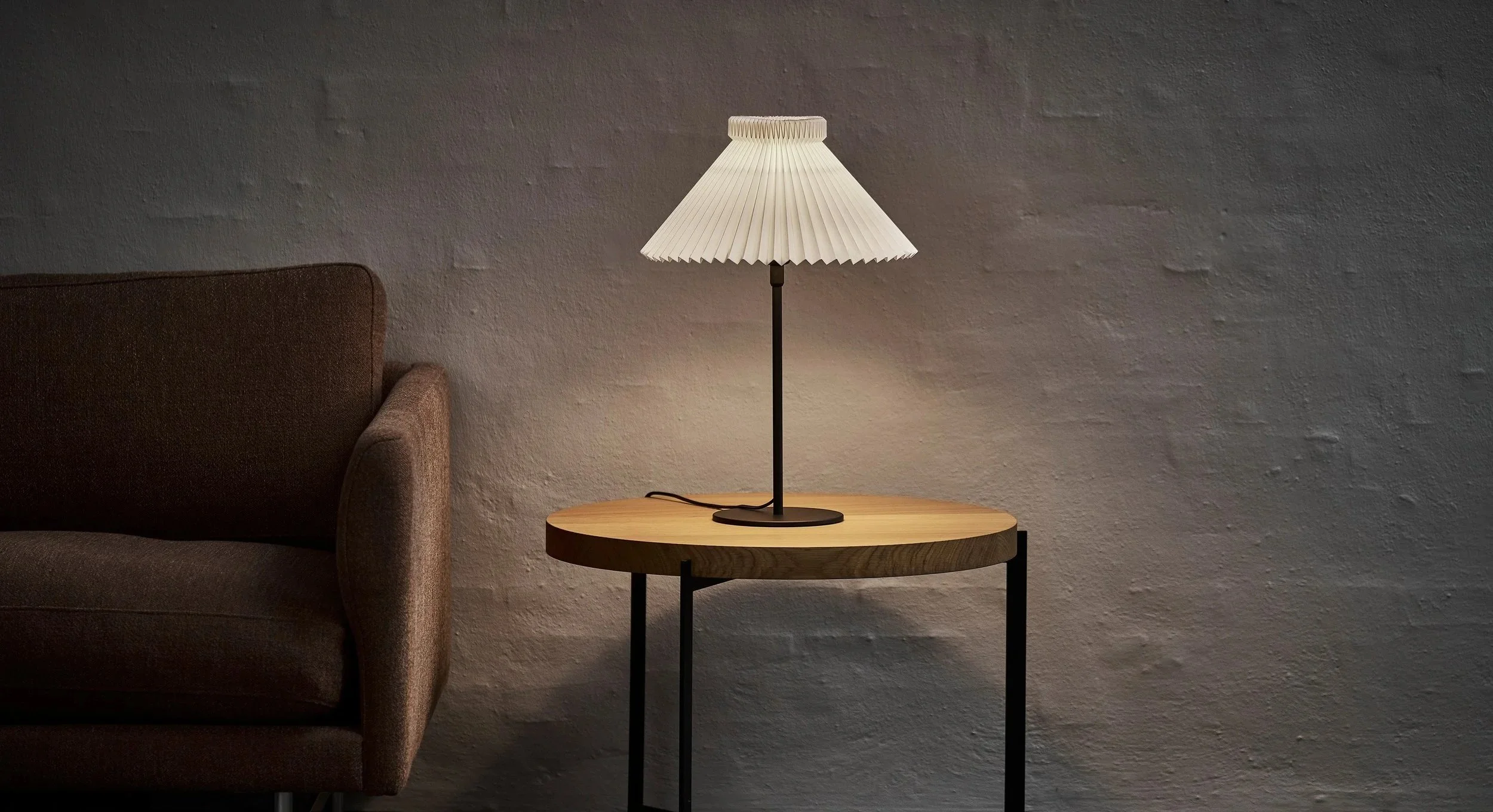 LeKlint334T_table_lamp_paper_white_lifestyle.jpg