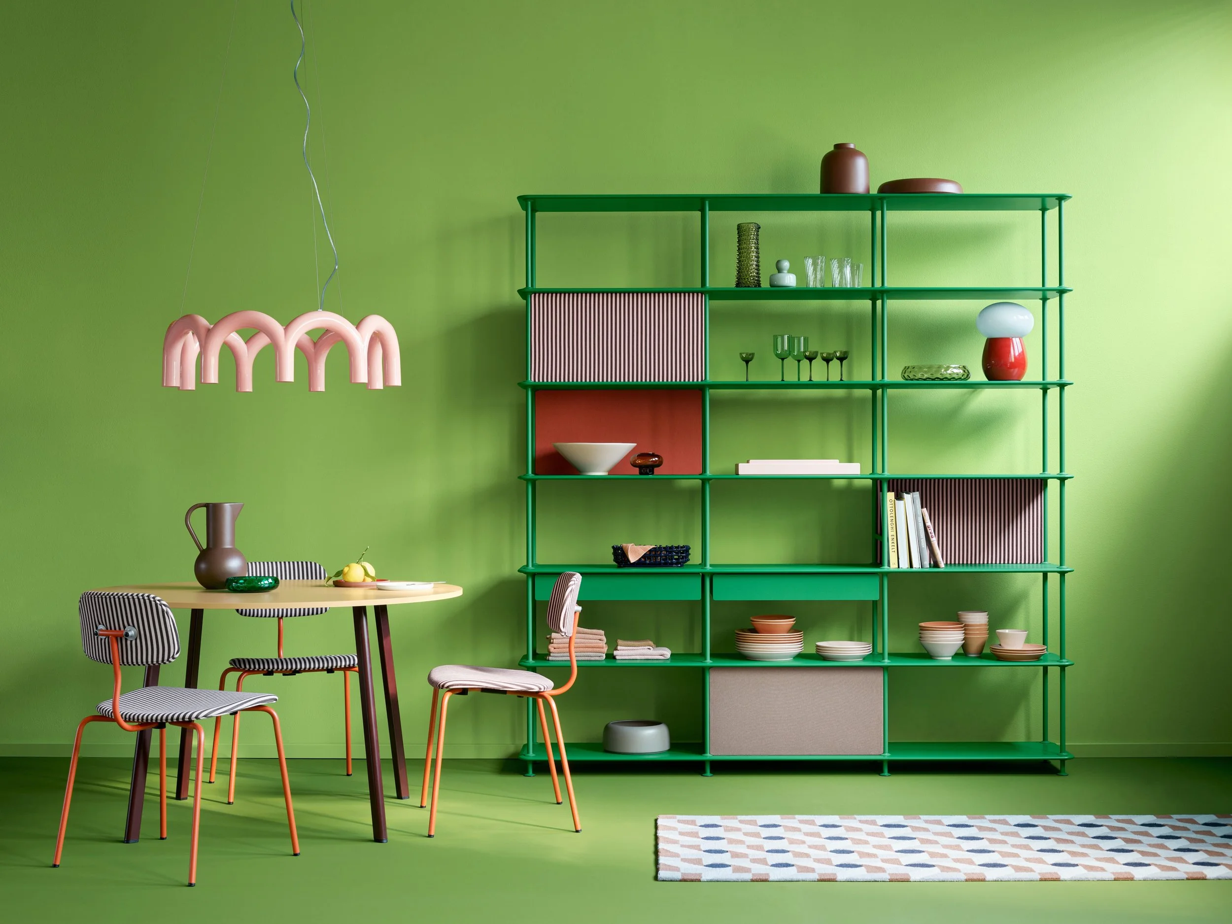 Montana_Free_Shelving_666000_Parsley_MoserTable_KeviChair_MN_W.jpg
