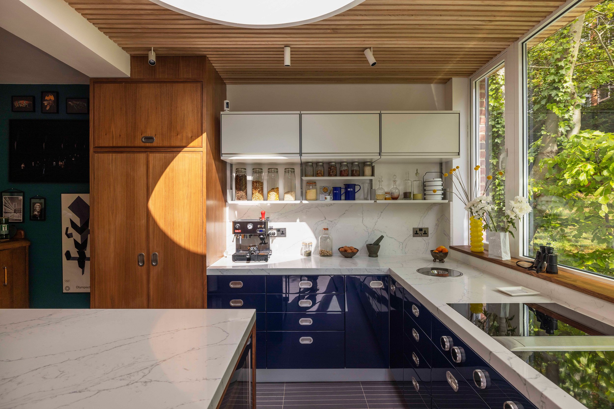 a_small_studio_kitche_woods_interior.jpg