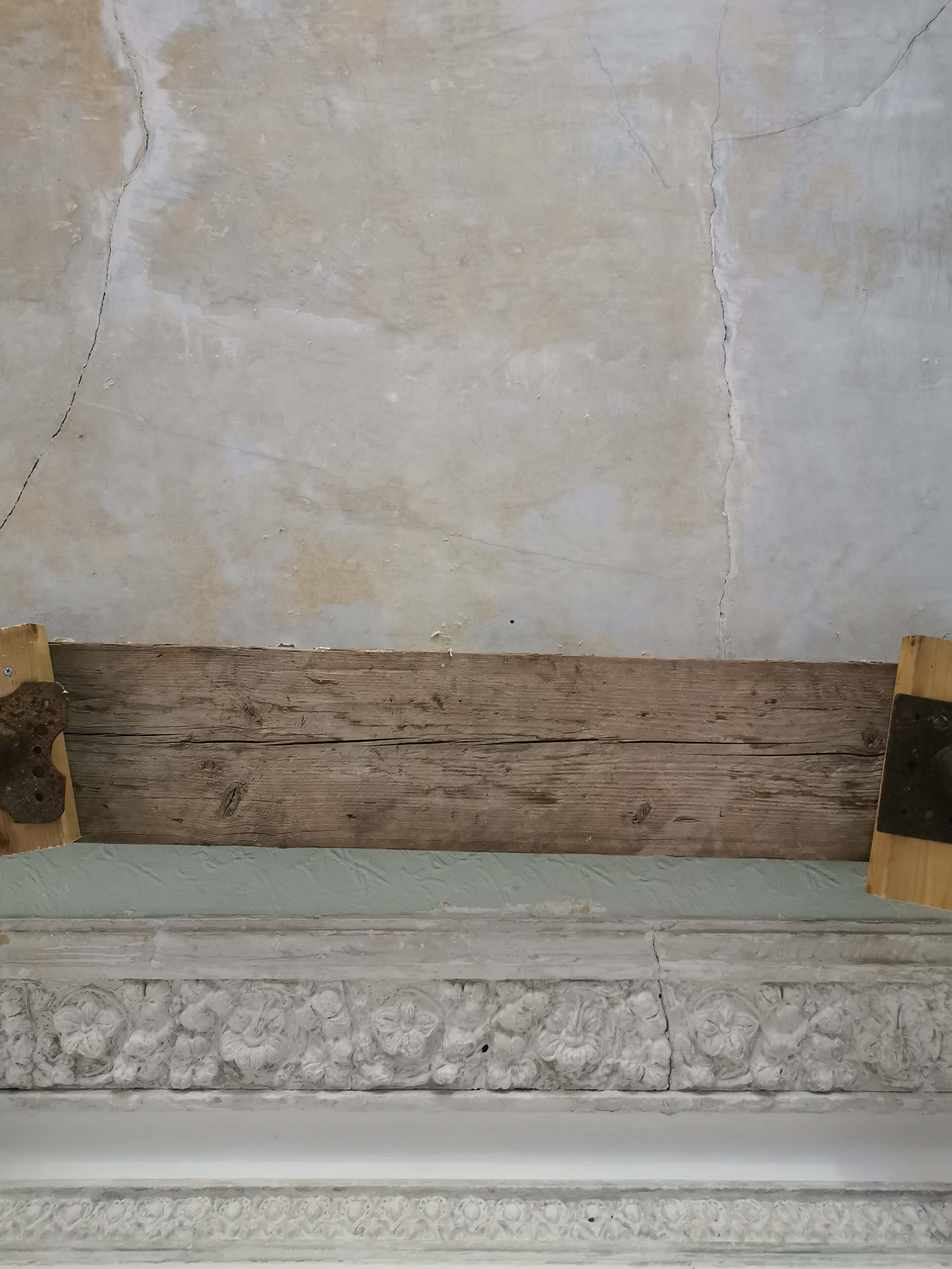 a_small_studio_victorian_wood_plaster_detailing.jpg